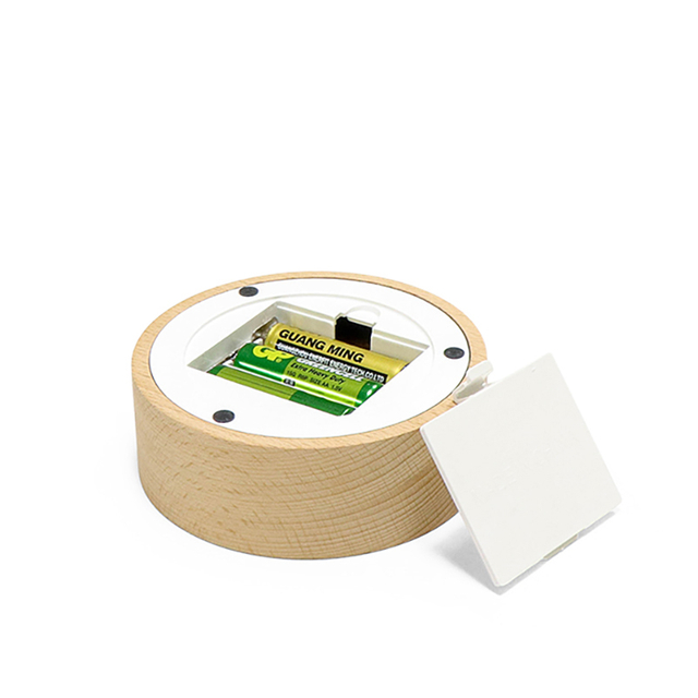 16 색 RGB AA 배터리 전원 나무 LED베이스가있는 원격