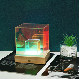 USB 충전식 화려한 3D 홀로그램 아크릴 램프와 나무베이스