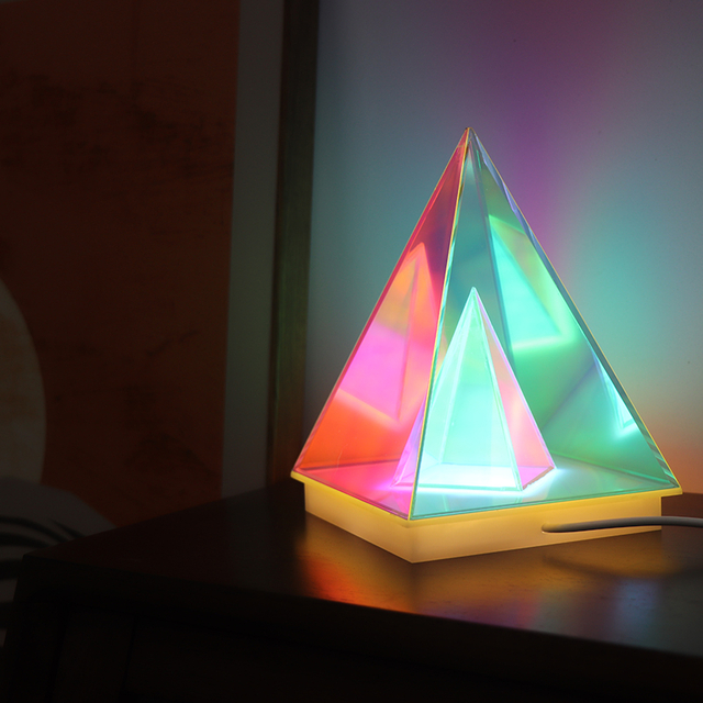 삼각형 모양의 3D 환상 아크릴 LED 램프